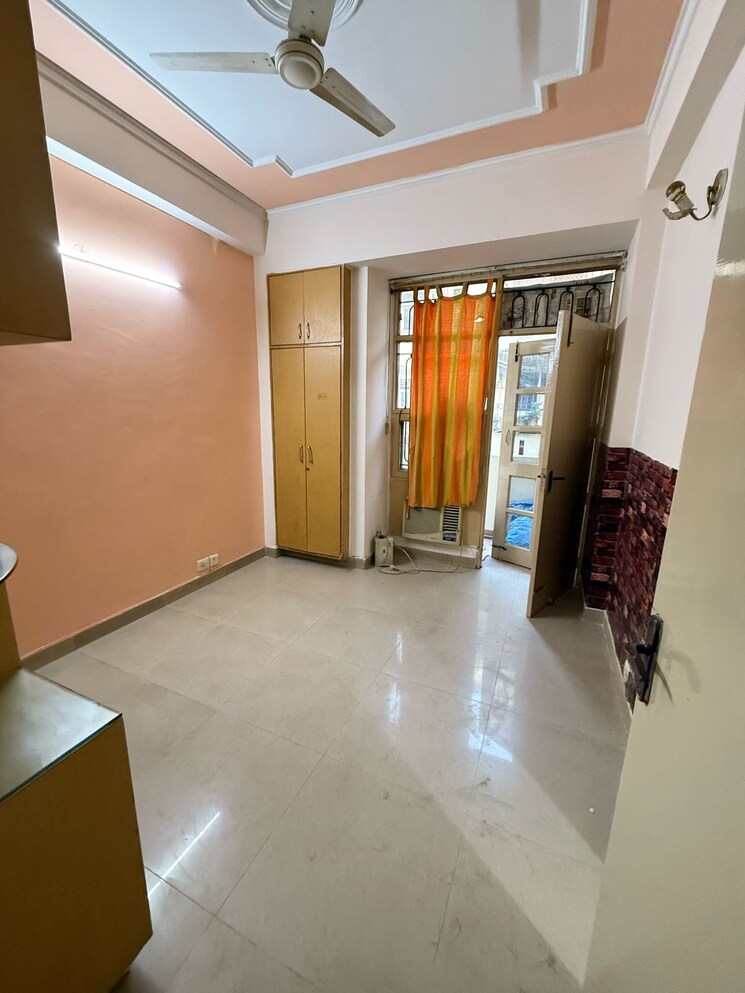 Room, ss-mayfield-gardens 3 Bedroom 1600 Sq.Ft. Builder Floor In Sector 51 Gurgaon 9127288