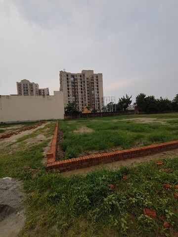  Plot For Sale in Jankipuram Extension