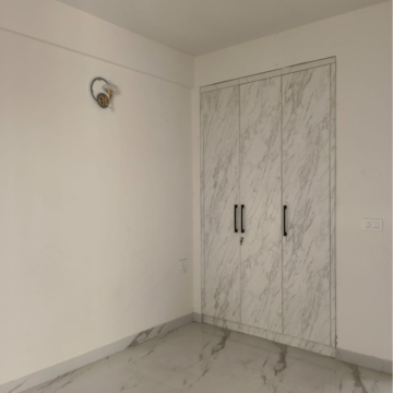 Room in 2.5 BHK Builder Floor at Smart World Gems, Sector 89 – for Rent