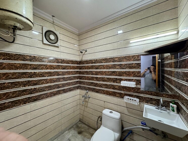 Attached Bathroom, boutique-residential-apartments-c-253 3 Bedroom 5263 Sq.Ft. Apartment In Defence Colony Delhi 9127341