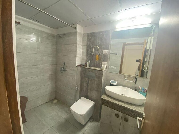 Bathroom, ram-vatika 3 Bedroom 3695 Sq.Ft. Apartment In Defence Colony Ghaziabad 9127350