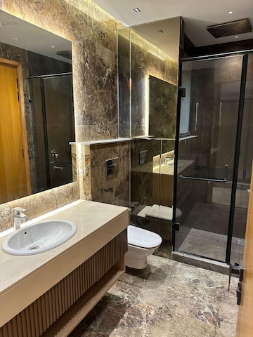 Attached Bathroom in 3 BHK Builder Floor at Sector 43 – for Rent
