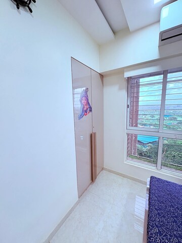 Room in 2 BHK Apartment at Thane West – for Rent