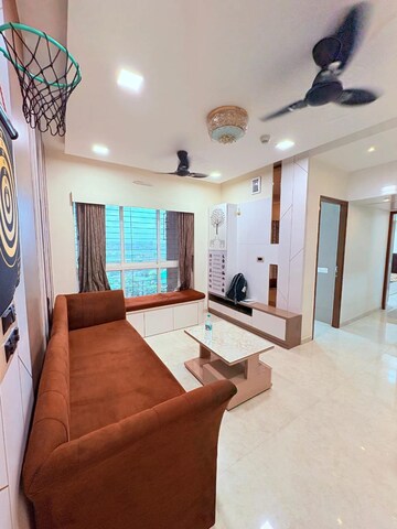 Team Area in 2 BHK Apartment at Thane West – for Rent