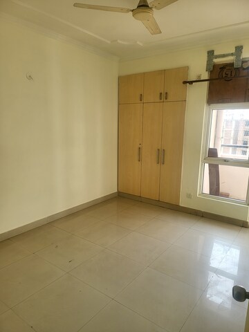 Room in 3 BHK Apartment at SVP Gulmohur Greens, Mohan Nagar – for Rent