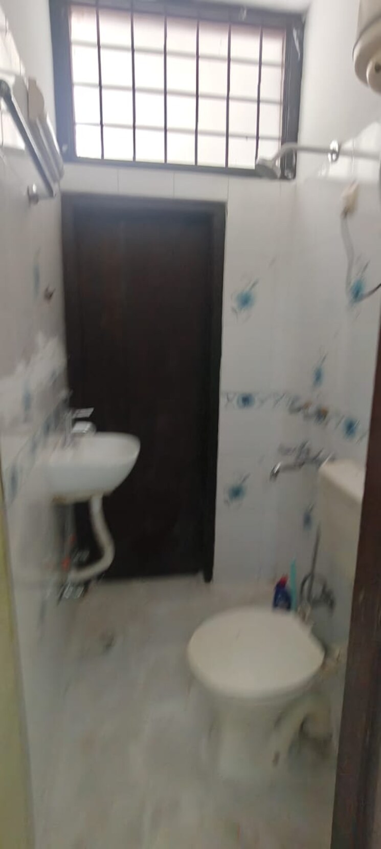 Attached Bathroom, vasant kunj 4 Bedroom 1800 Sq.Ft. Apartment In Vasant Kunj Delhi 9127409
