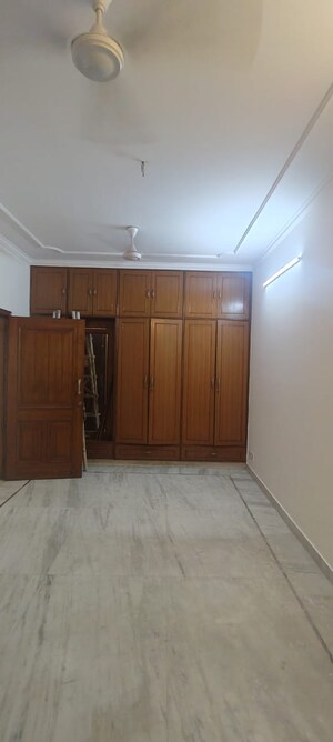 Room in 4 BHK Apartment at Vasant Kunj – for Sale