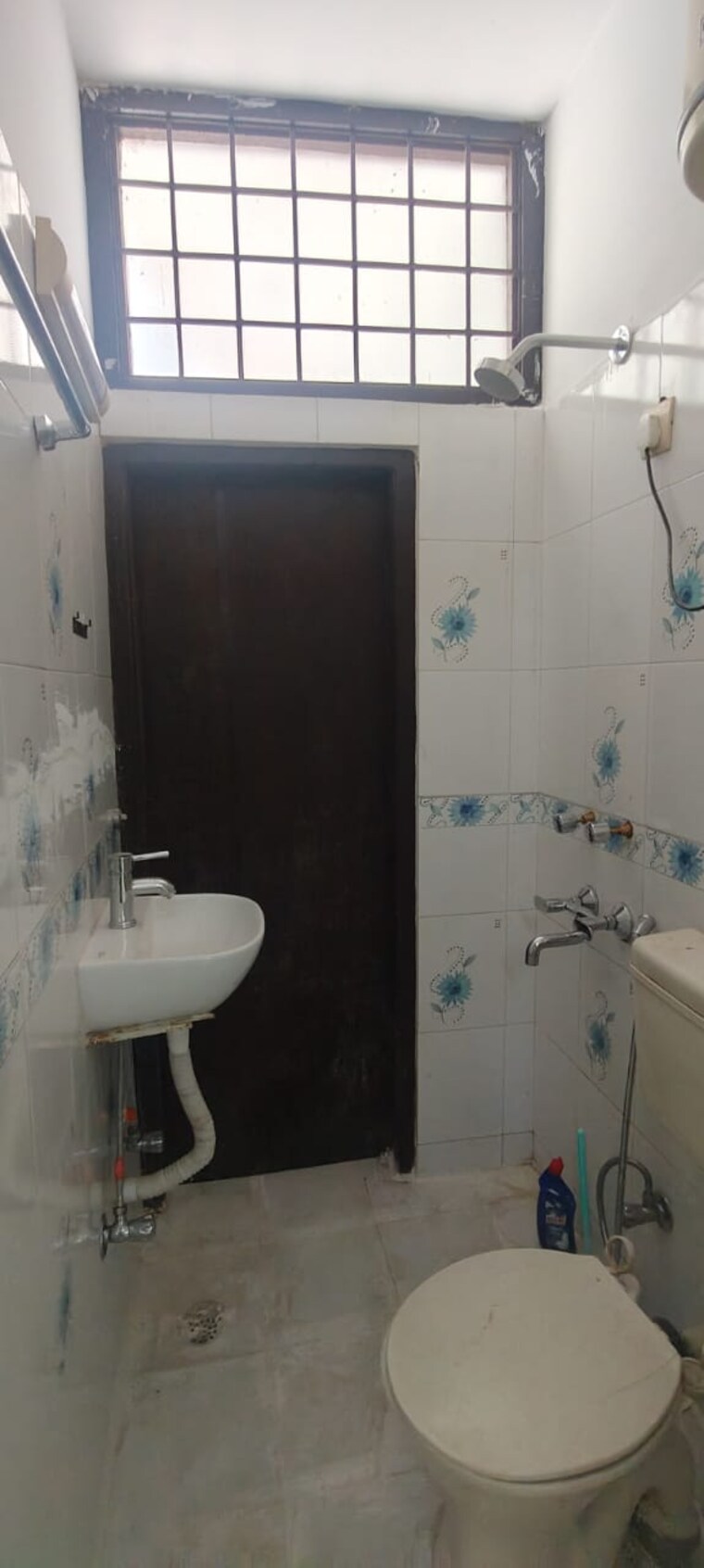 Bathroom, vasant kunj 4 Bedroom 1800 Sq.Ft. Apartment In Vasant Kunj Delhi 9127409