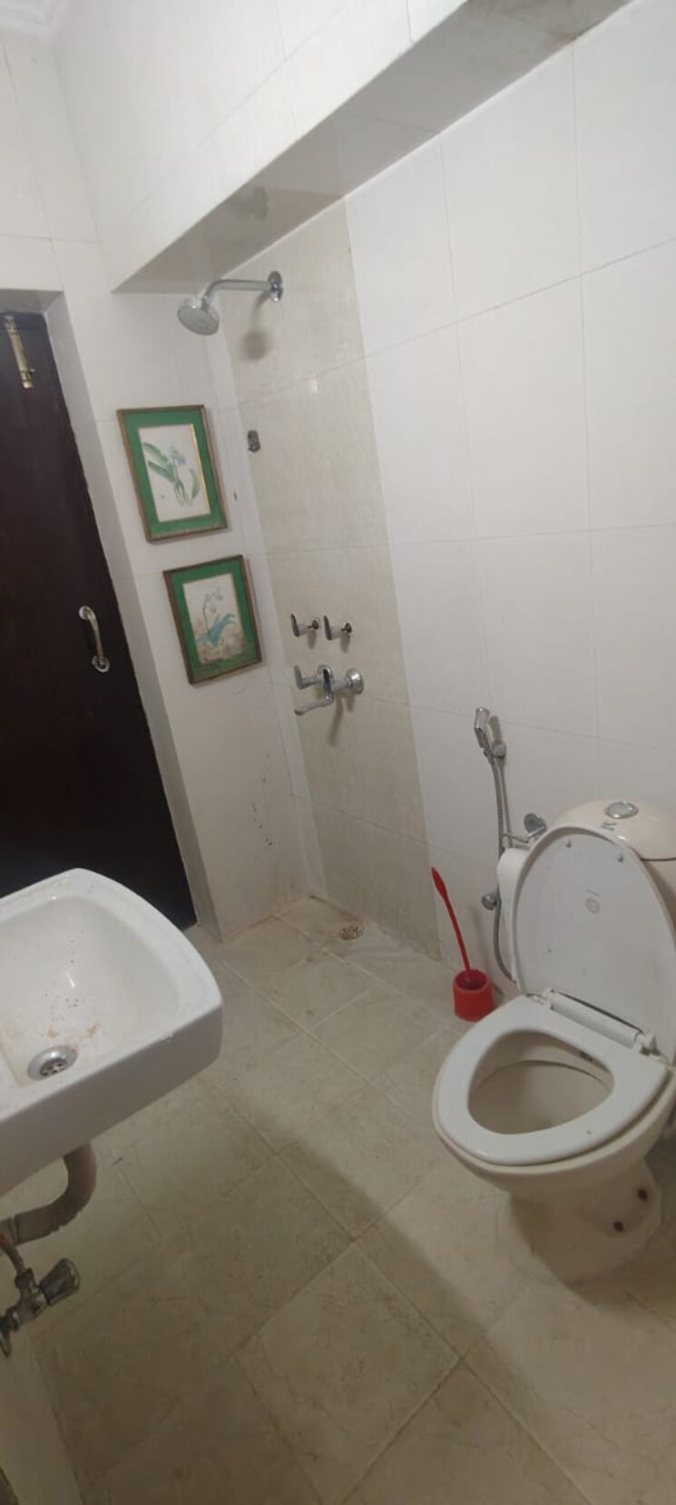 Bathroom, vasant kunj 4 Bedroom 1800 Sq.Ft. Apartment In Vasant Kunj Delhi 9127450