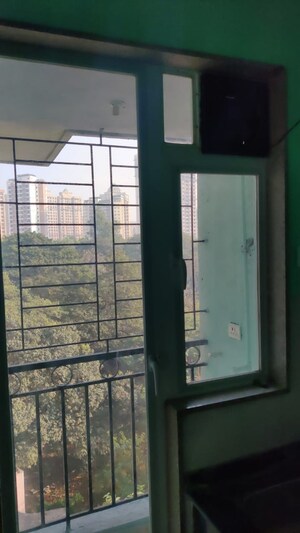 Room in 1 BHK Apartment at Vijay Vatika, Kavesar – for Sale