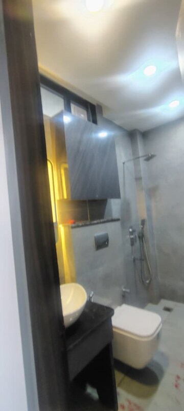 Bathroom in 3 BHK Builder Floor at BPTP Amstoria, Sector 102 – for Rent