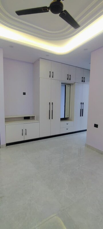 Building Lobby in 3 BHK Builder Floor at BPTP Amstoria, Sector 102 – for Rent