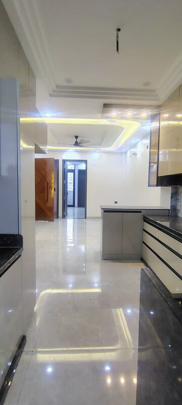 Kitchen in 3 BHK Builder Floor at BPTP Amstoria, Sector 102 – for Rent