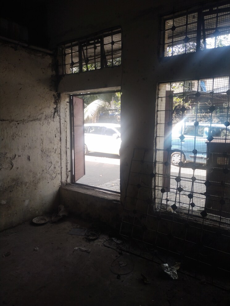  Parking, chembur Commercial Warehouse 900 Sq.Yd. In Chembur Mumbai 9127502