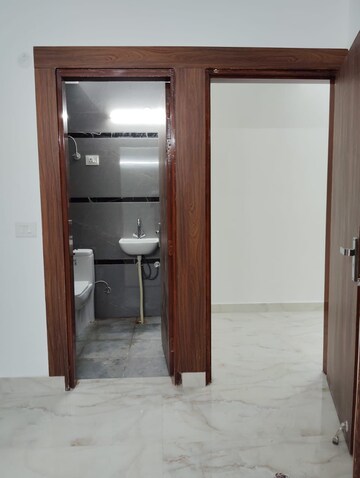 Room in 1 BHK Builder Floor at Saket – for Rent