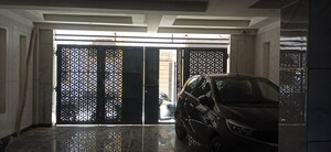 Parking in 3 BHK Builder Floor at Mahavir Enclave 1 – for Sale