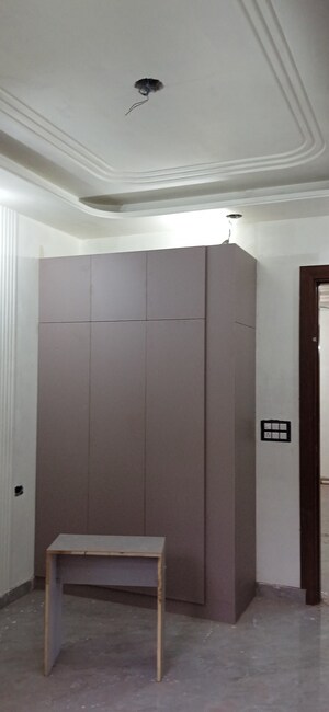 Building Lobby in 3 BHK Builder Floor at Mahavir Enclave 1 – for Sale