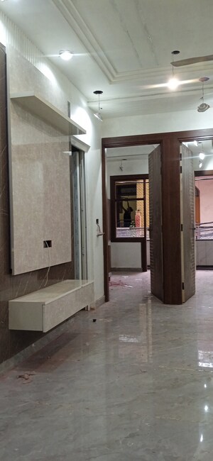 Building Lobby in 3 BHK Builder Floor at Mahavir Enclave 1 – for Sale