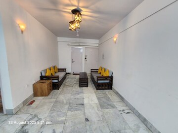Bedroom in 3 BHK Apartment at Kidwaipuri – for Rent