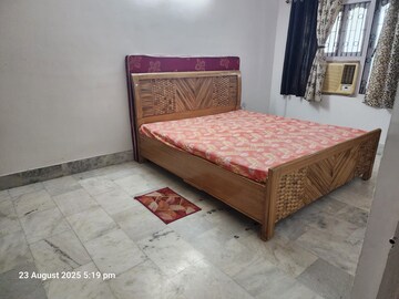 Bedroom in 3 BHK Apartment at Kidwaipuri – for Rent