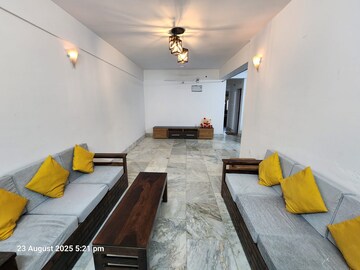 Living Room in 3 BHK Apartment at Kidwaipuri – for Rent