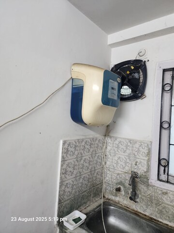 Furnished Amenities in 3 BHK Apartment at Kidwaipuri – for Rent