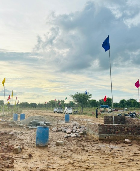 Plot For Sale in Pearl Avenue Manhidra Sez