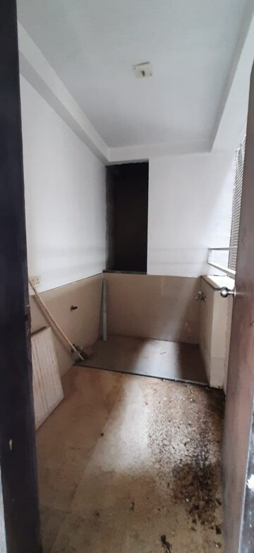 Bathroom in 4 BHK Apartment at Prahlad Nagar – for Rent