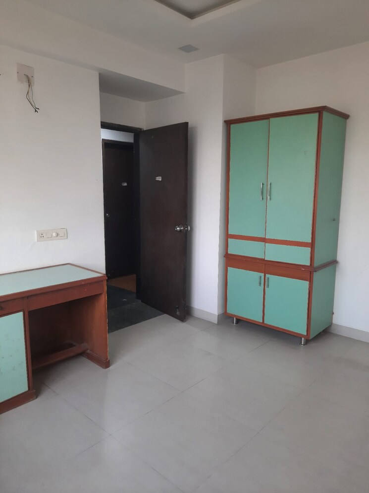 Room, prahlad nagar 4 Bedroom 3800 Sq.Ft. Apartment In Prahlad Nagar Ahmedabad 9127590