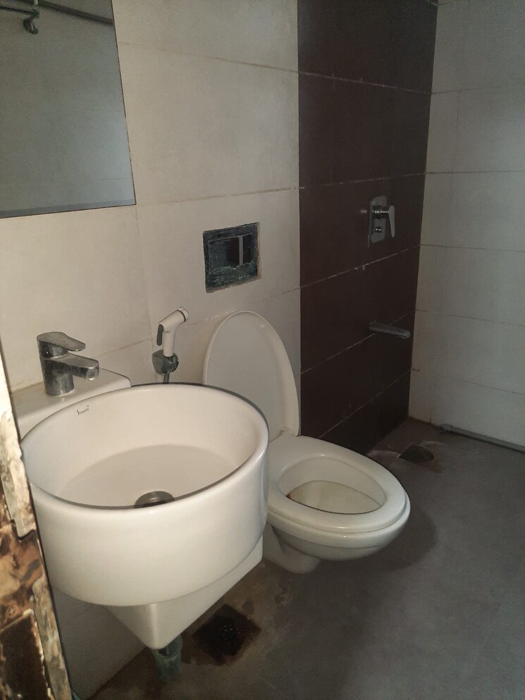 Bathroom, prahlad nagar 4 Bedroom 3800 Sq.Ft. Apartment In Prahlad Nagar Ahmedabad 9127590