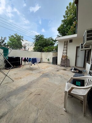 Parking in 3 BHK Builder Floor at Sushant Lok Iii – for Sale