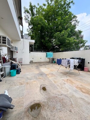 Parking in 3 BHK Builder Floor at Sushant Lok Iii – for Sale