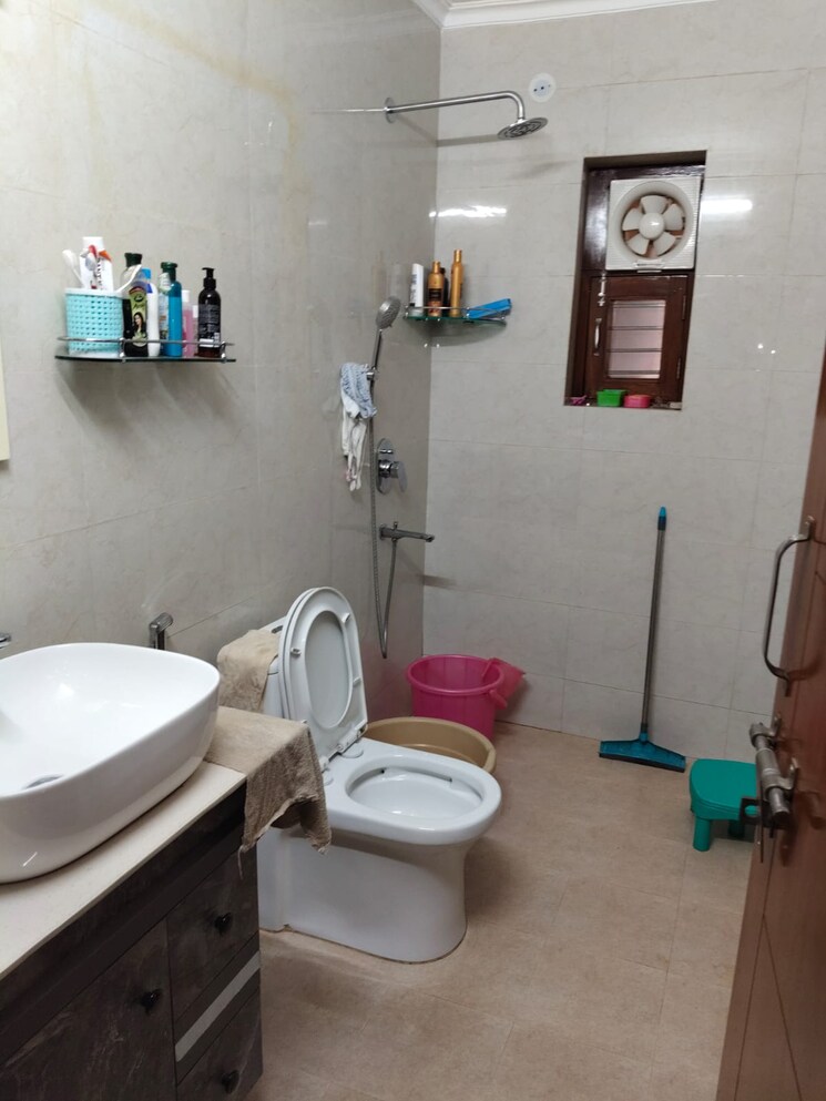 Attached Bathroom, sector 23 dwarka 1 Bedroom 450 Sq.Ft. Apartment In Sector 23 Dwarka Delhi 9127605