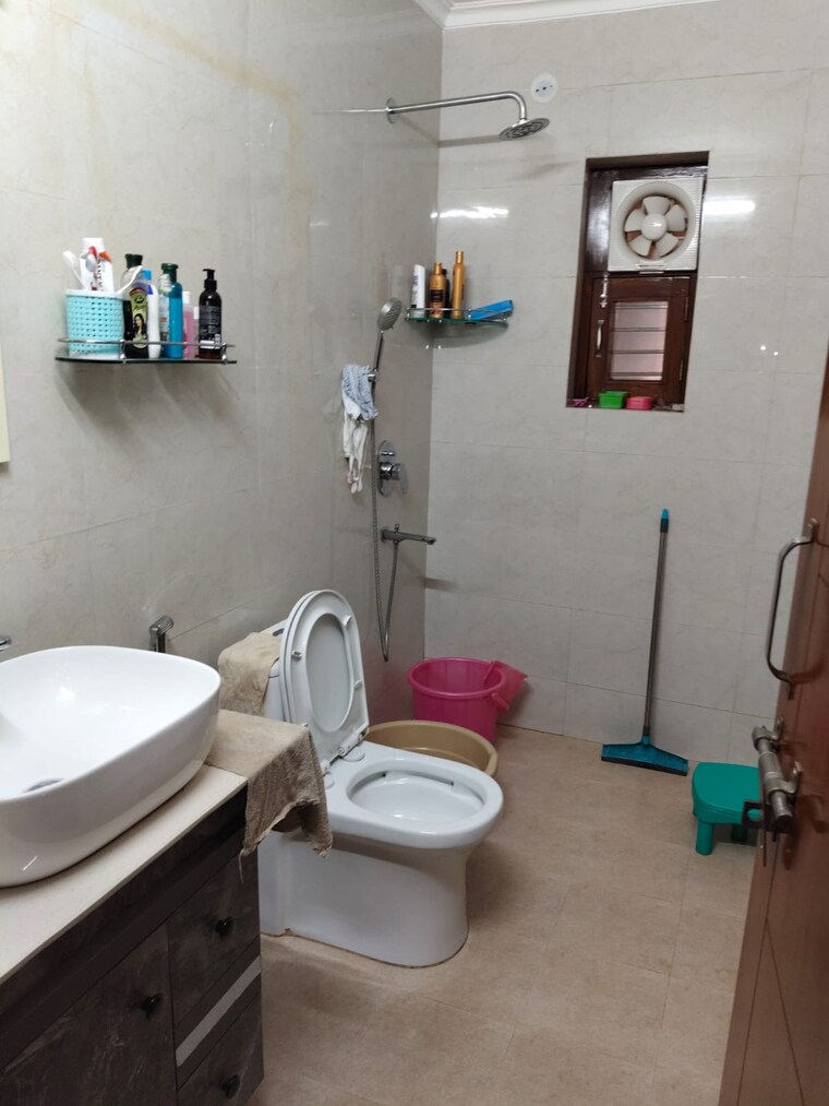 Attached Bathroom, sector 23 dwarka 1 Bedroom 450 Sq.Ft. Apartment In Sector 23 Dwarka Delhi 9127605