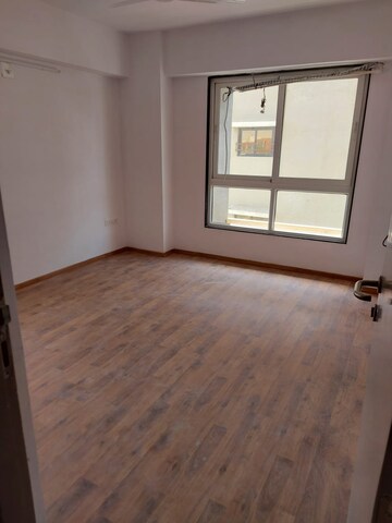 Room in 3 BHK Apartment at Naranpura – for Rent
