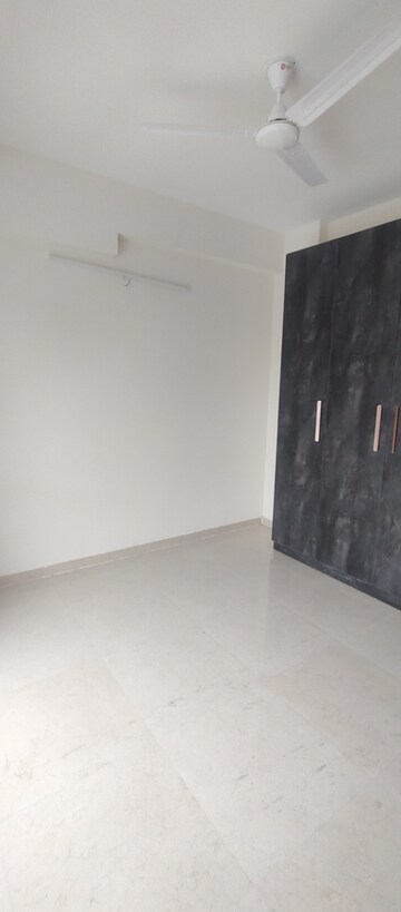 Room in 2 BHK Apartment at Signature The Millennia 2, Sector 37d – for Rent