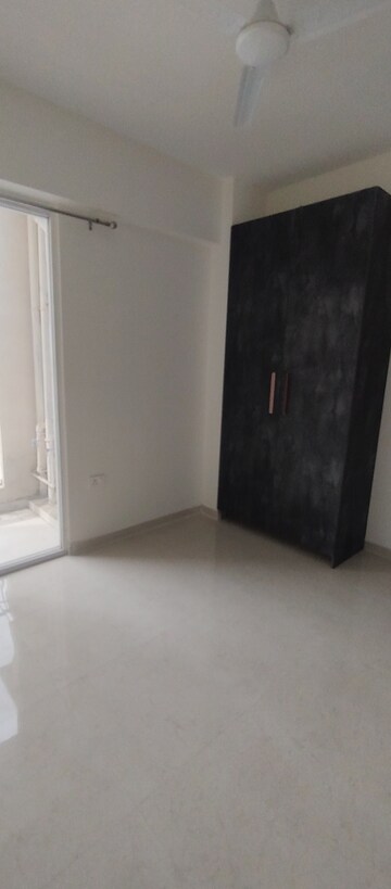 Room in 2 BHK Apartment at Signature The Millennia 2, Sector 37d – for Rent