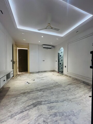 Room in 3 BHK Builder Floor at Sector 46 – for Rent