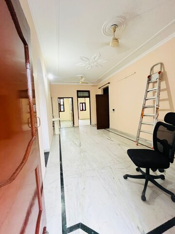 Staircase in 2 BHK Builder Floor at Sector 46 – for Rent