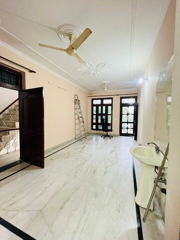 Room in 2 BHK Builder Floor at Sector 46 – for Rent