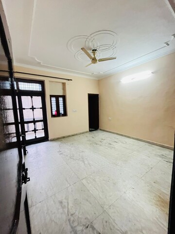 Room in 2 BHK Builder Floor at Sector 46 – for Rent