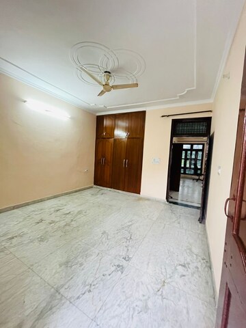 Room in 2 BHK Builder Floor at Sector 46 – for Rent