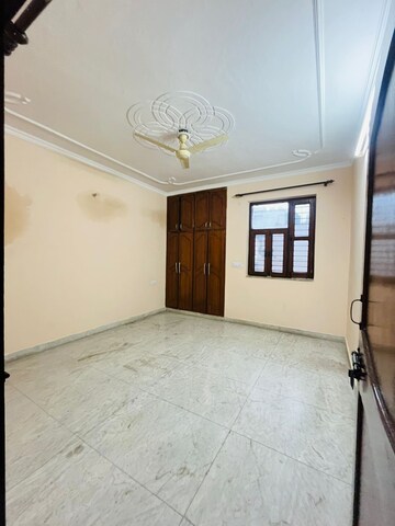 Room in 2 BHK Builder Floor at Sector 46 – for Rent
