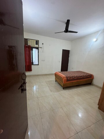 Living Room in 2 BHK Builder Floor at Sector 31 – for Rent