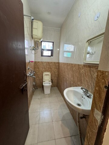 Bathroom in 2 BHK Builder Floor at Sector 31 – for Rent