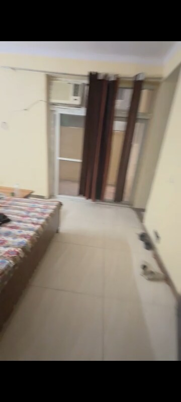 Room in 4 BHK Apartment at Lal Kuan – for Rent