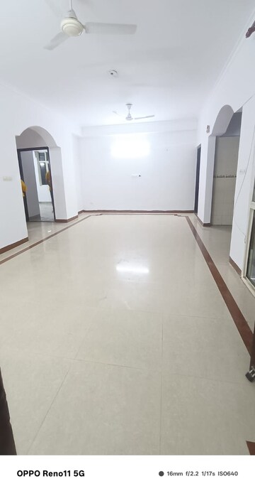 Room in 3 BHK Builder Floor at Sector 46 – for Rent
