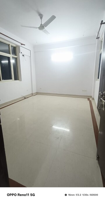 Room in 3 BHK Builder Floor at Sector 46 – for Rent