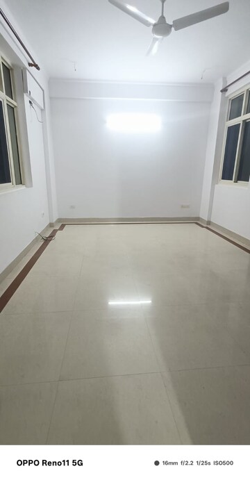 Room in 3 BHK Builder Floor at Sector 46 – for Rent