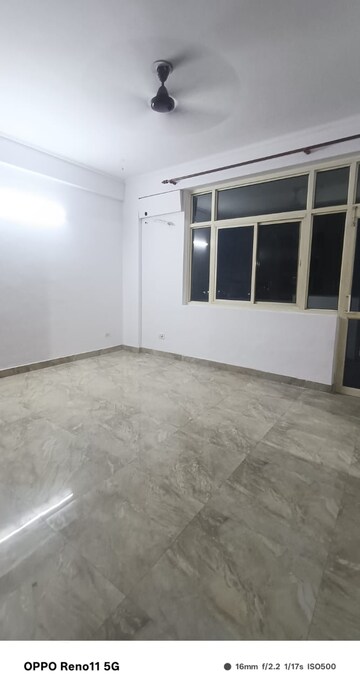Room in 3 BHK Builder Floor at Sector 46 – for Rent